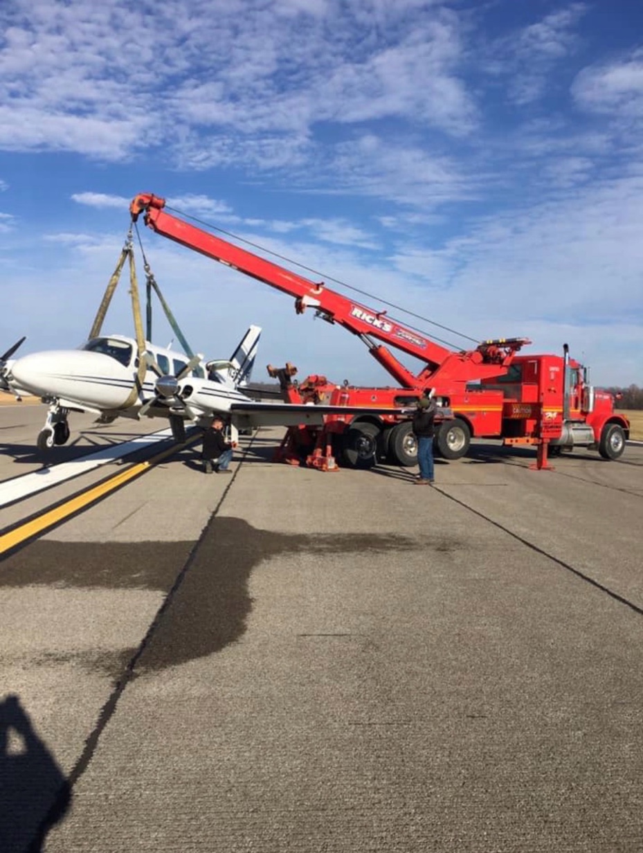 Aircraft recovery on runway